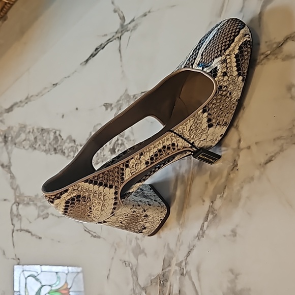 Ramona Shoes, Size 9 - Picture 5 of 5